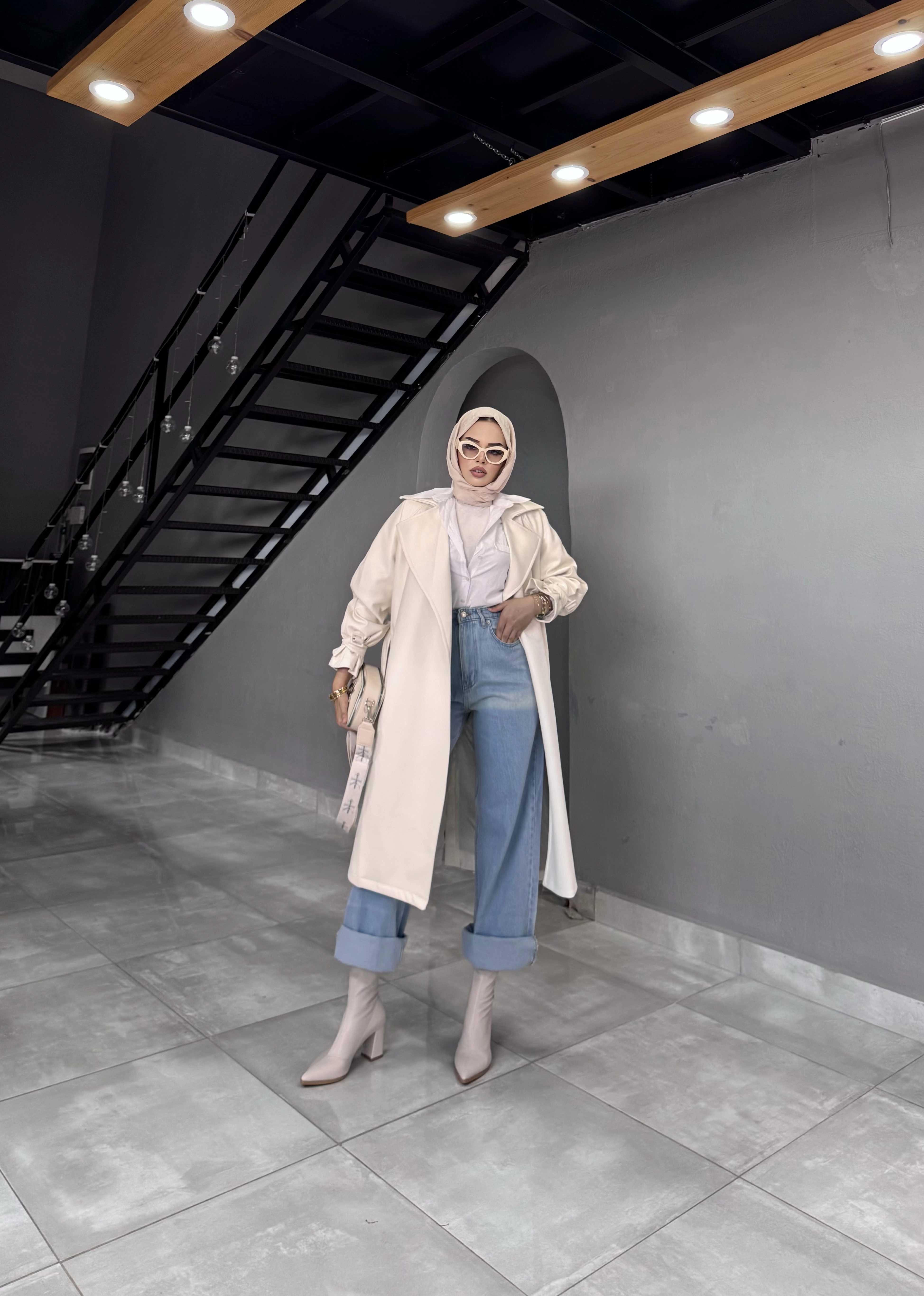 astarlı kemer detaylı taş rengi deri trenç