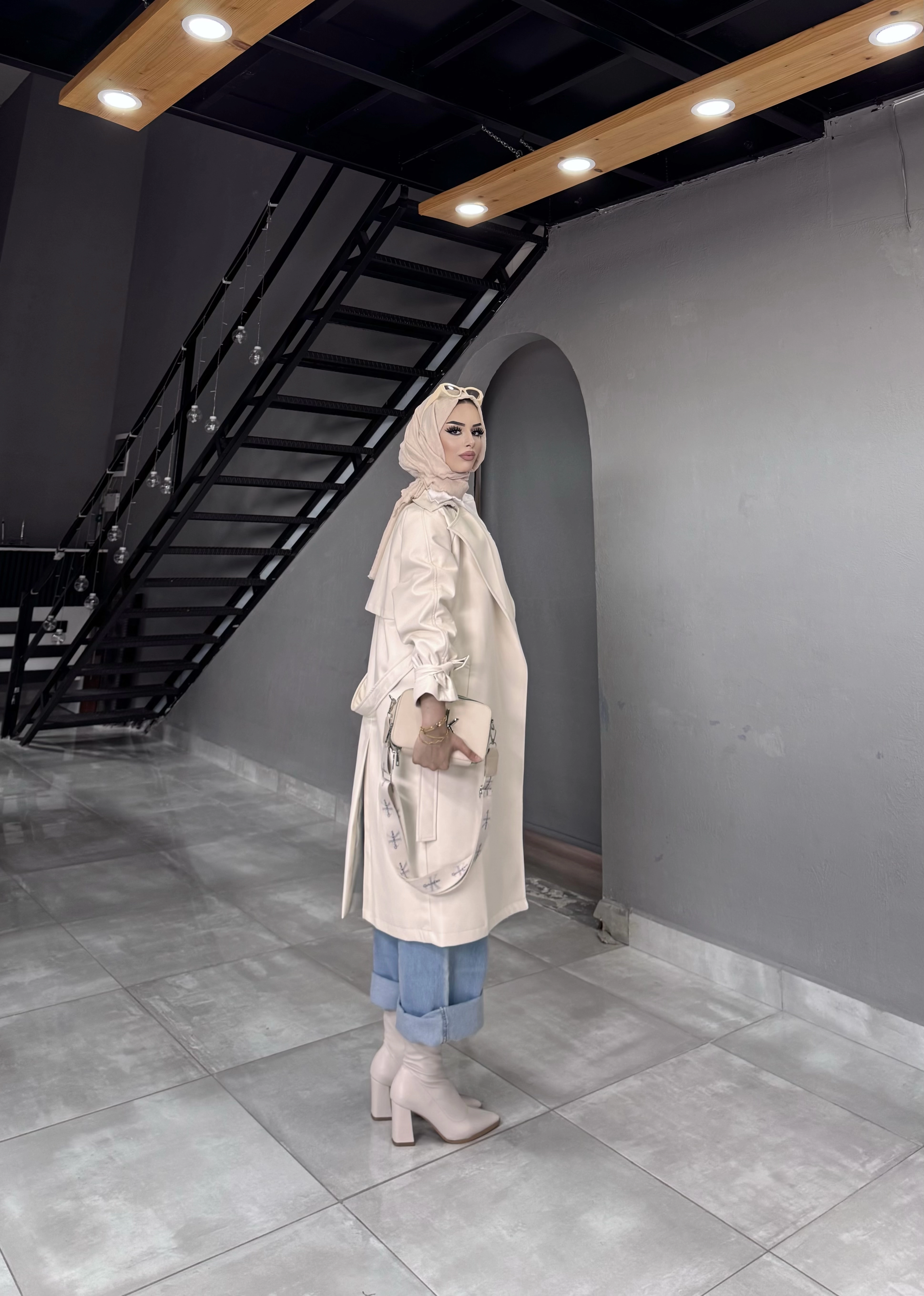 astarlı kemer detaylı taş rengi deri trenç