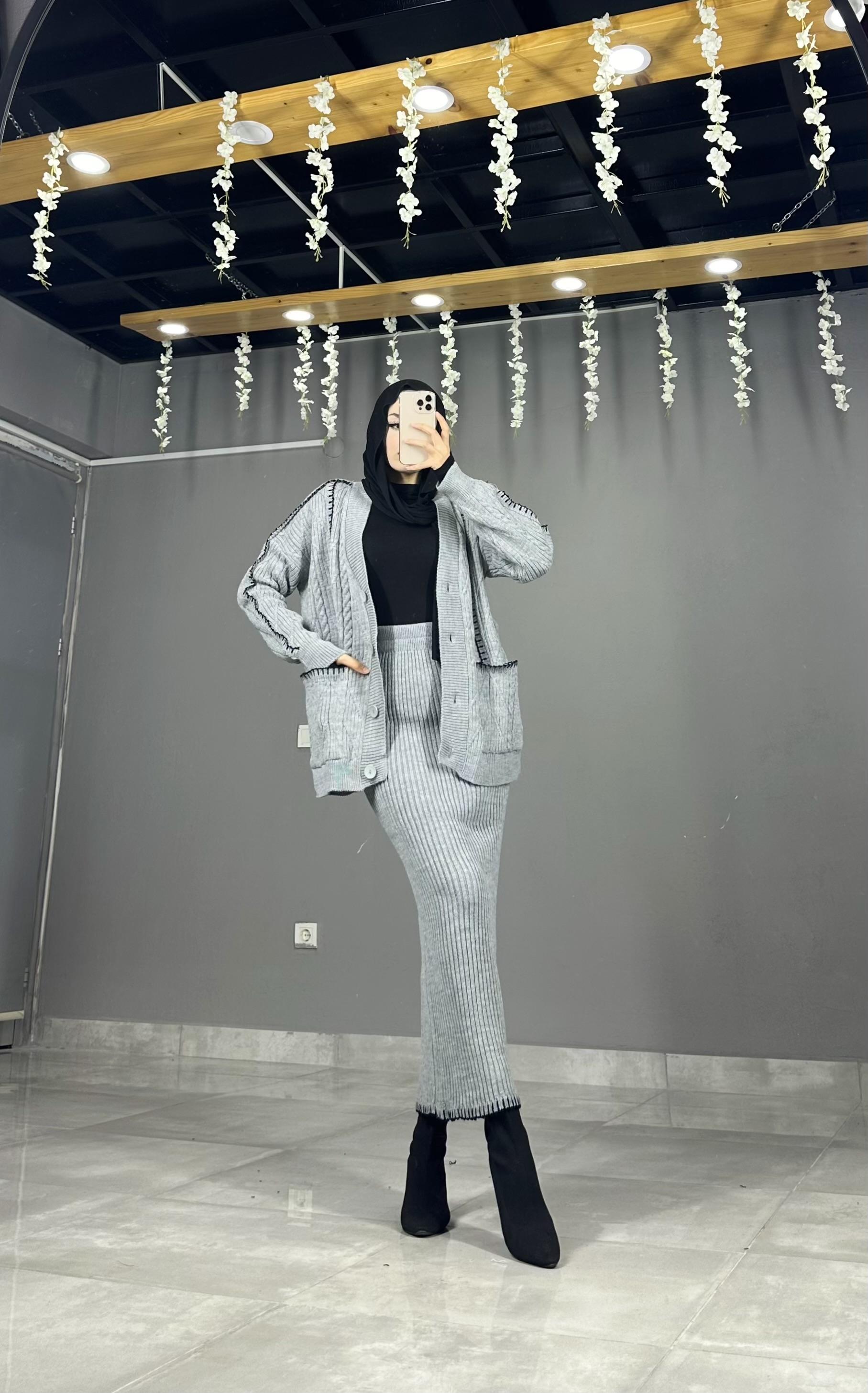 Hırkalı Model Etekli Triko Takım 