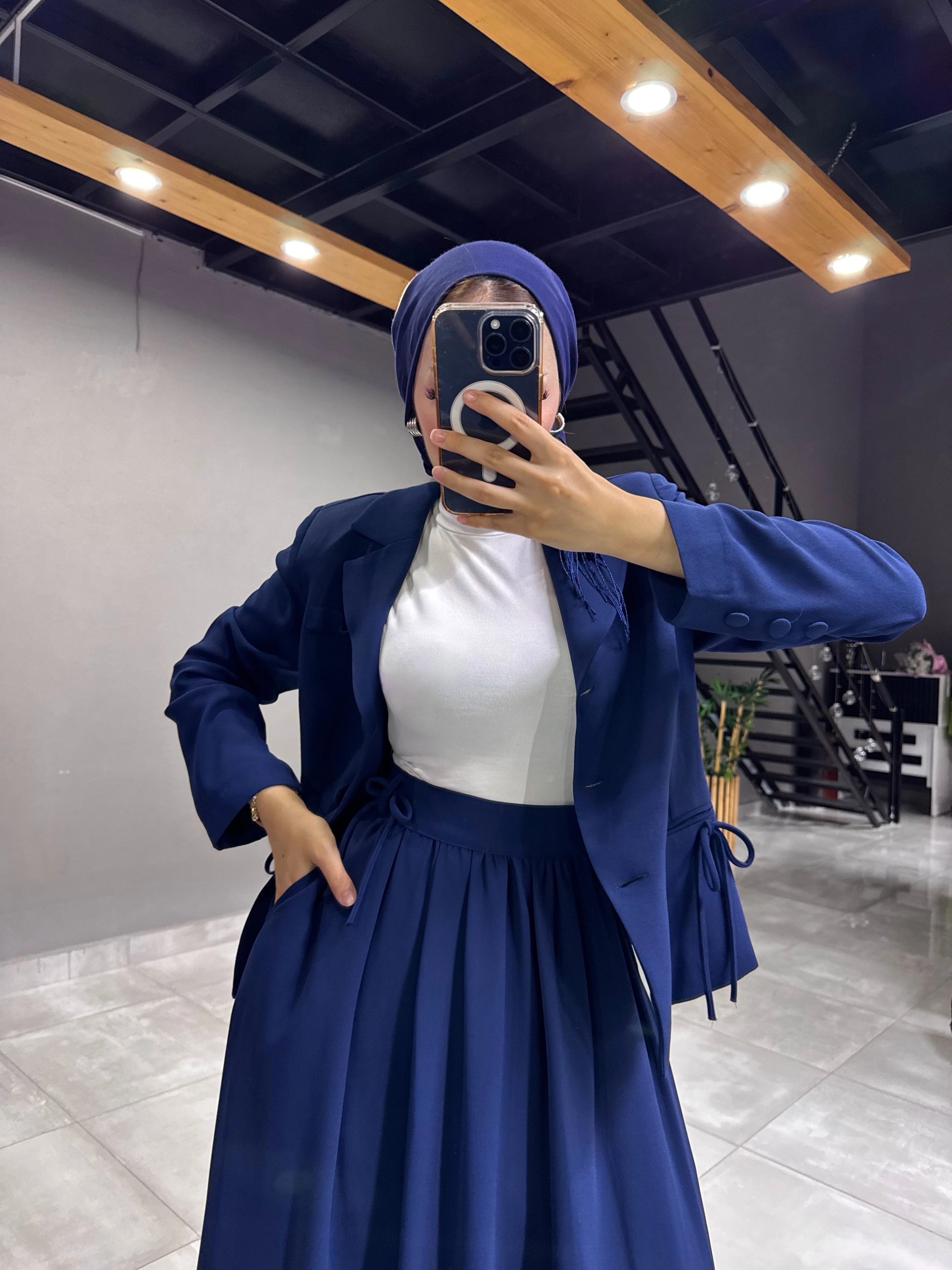 gül broşlu fiyonk detaylı tesettür ceketli etekli takım