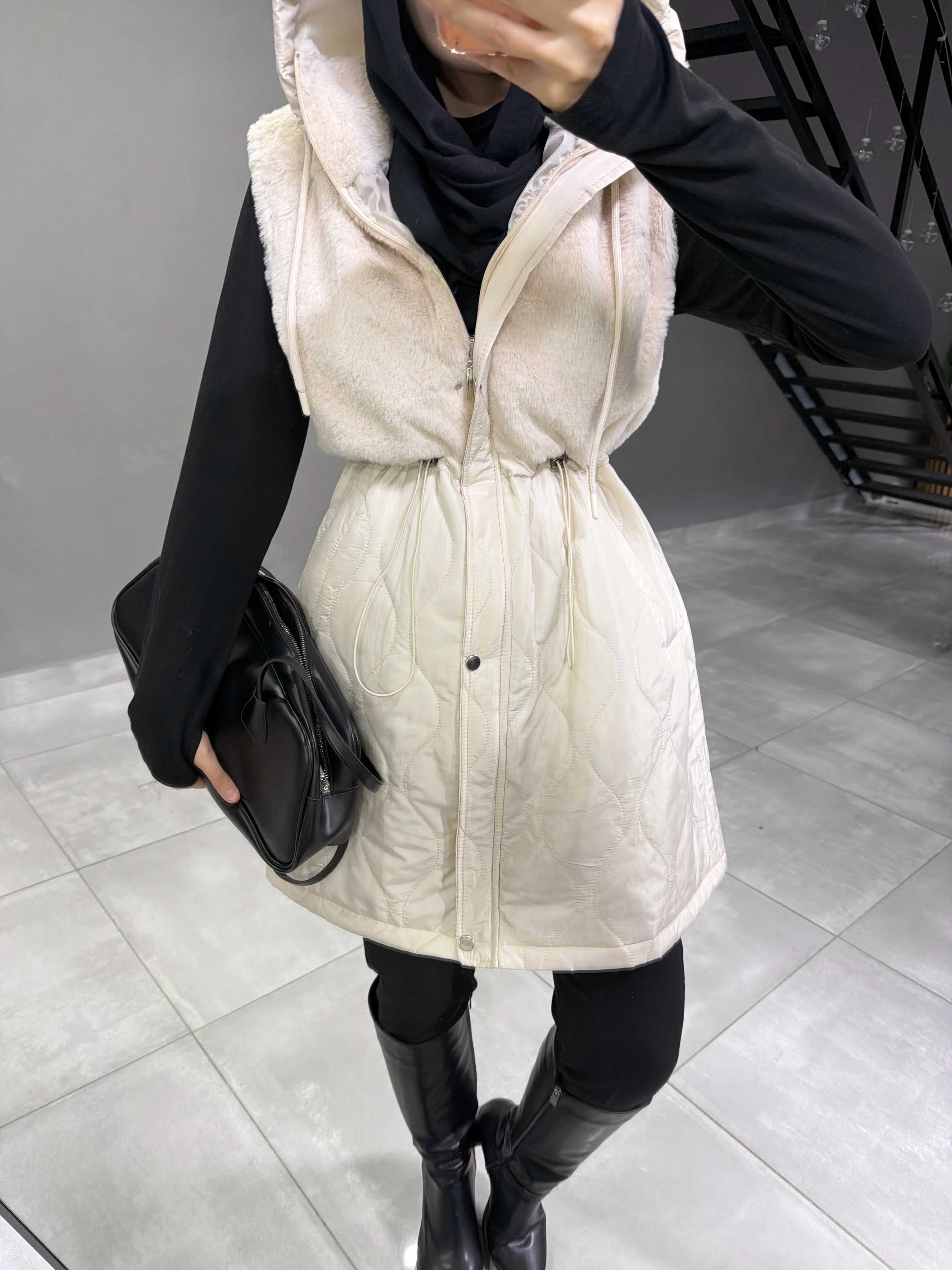 CAPİTONE KAPŞONLU ŞİŞME YELEK