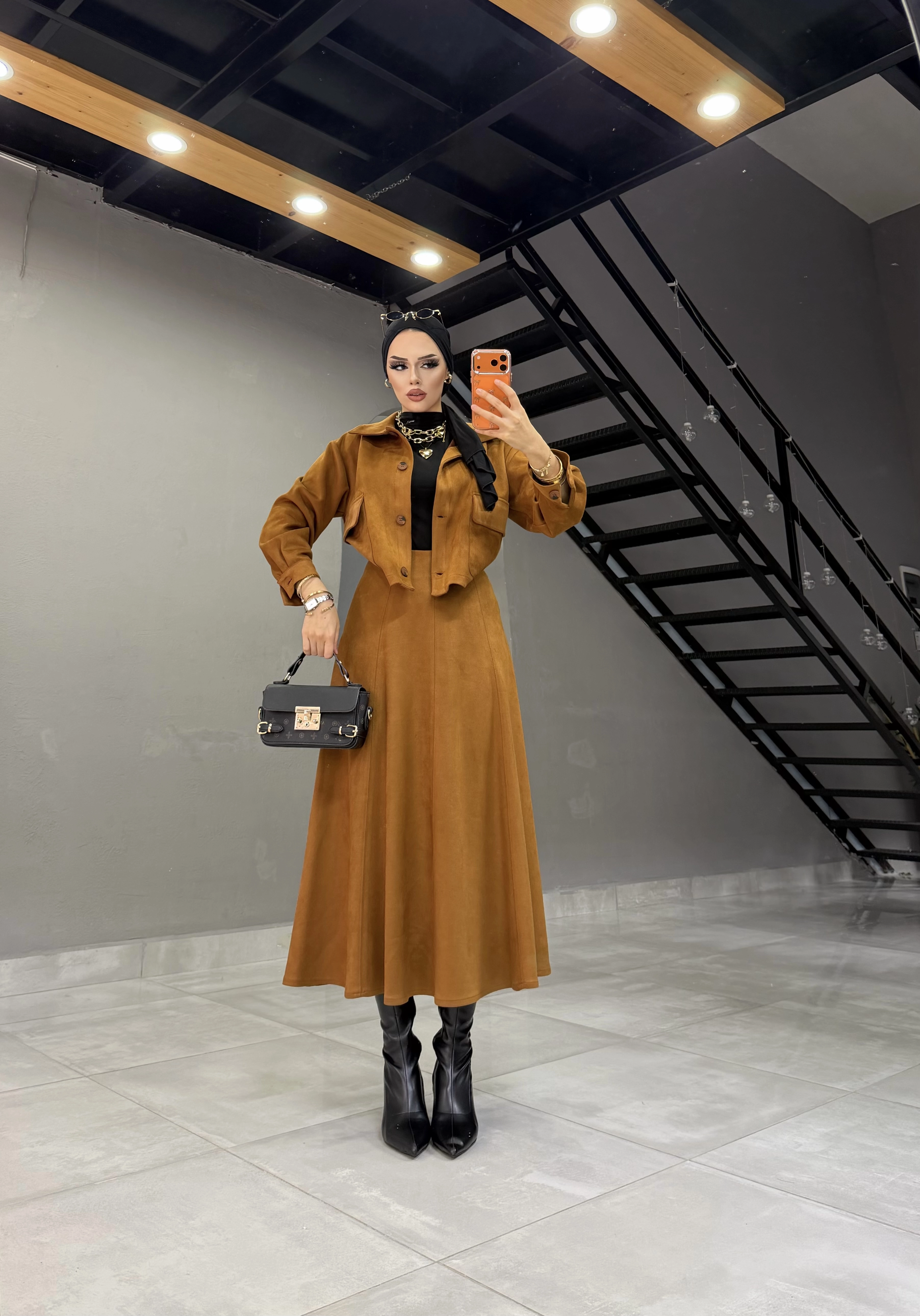SÜET ETEKLİ TAKIM