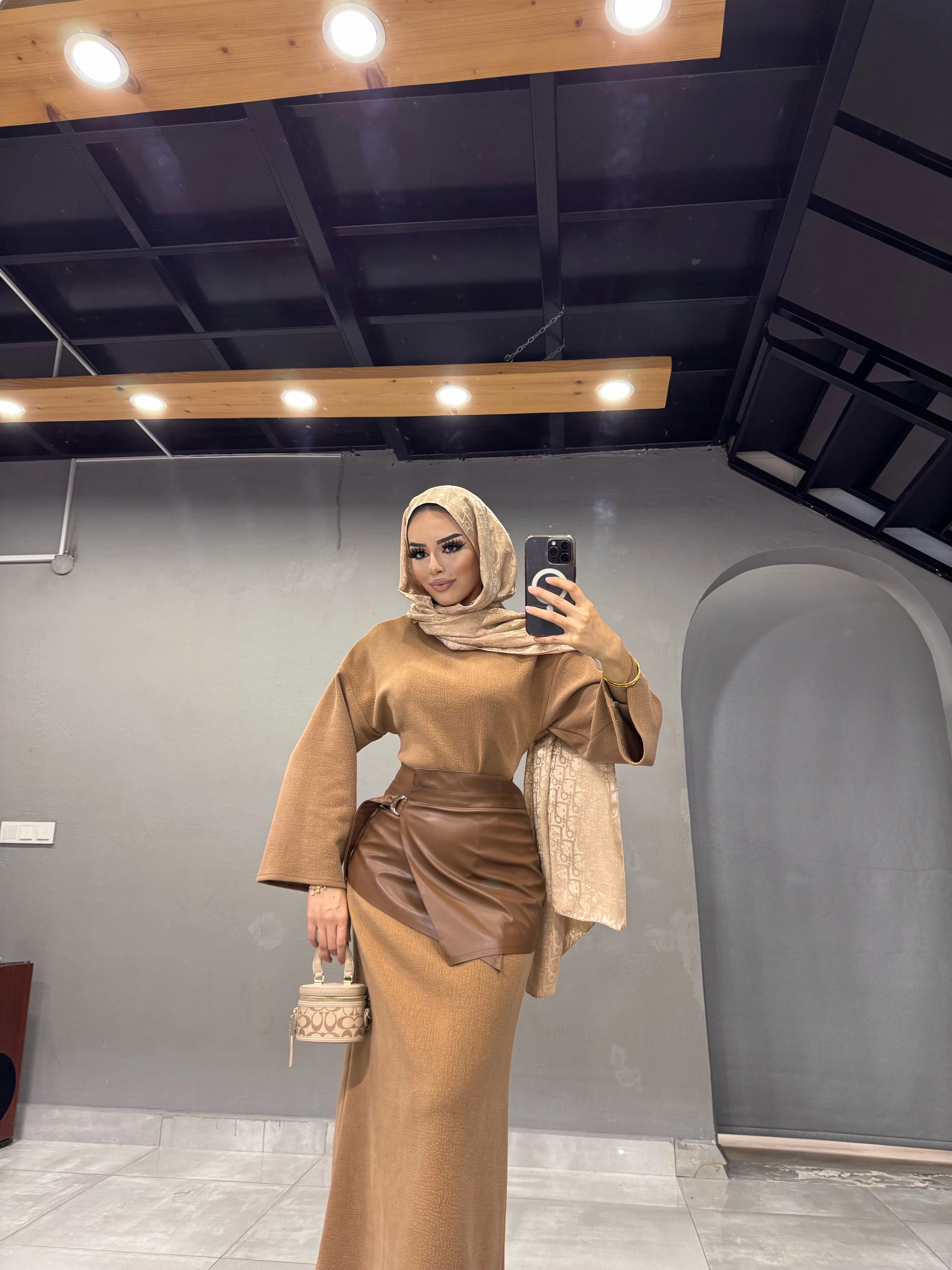 KALIN DERİ KEMERLİ KADİFE ELBİSE CAMEL